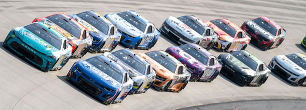 NASCAR Autos bei einem Rennen