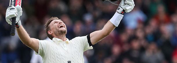 Team England Cricket Spieler jubelt über einen Sieg in einem Test Match gegen Indien