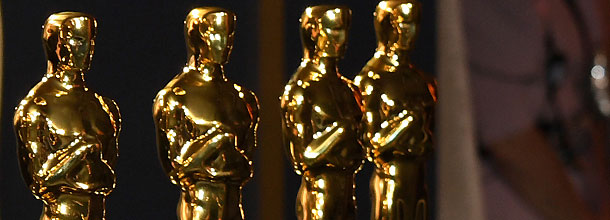 Drei Oscar Statuen in einer Reihe