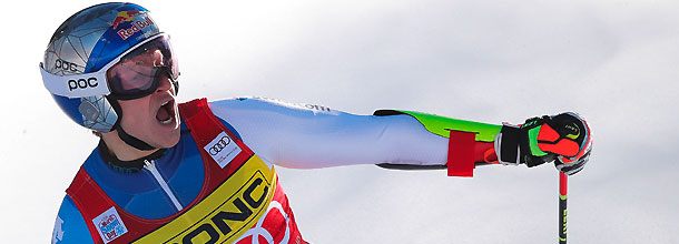 Schweizer Skistar Marco Odermatt jubelt im Weltcup-Zielraum